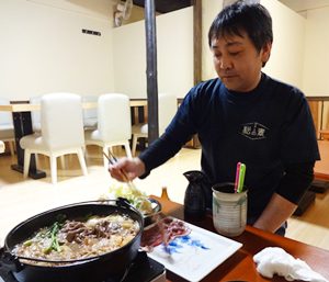 鍋の王道を歩きたいと、「食善く処　松の素」の松本隆店長