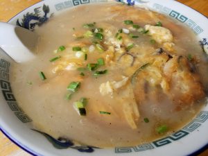 竜園の天津麺(エビ玉醤油味ラーメン)