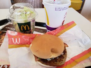 マクドナルドのベーコンマックポークセット