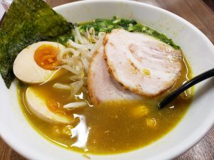 一光のカレーラーメン煮玉子乗せ