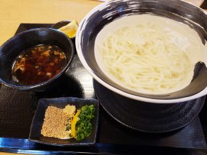 釜揚げつけ麺毘沙門うどんで肉汁釜揚げつけ麺