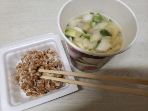 きょうは、コロナウィルス対策で納豆と味噌汁