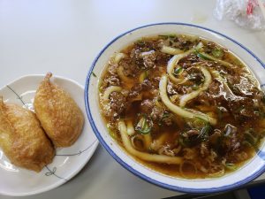 吉塚近くの三勝の肉うどん