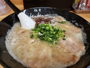 豚骨れんれんでチャーシュー麺