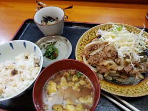 あかぎんちで豚のしょうが焼き定食