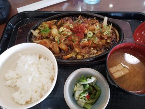 ピリ辛味噌ホルモン定食を川崎で