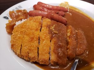 CoCo壱番屋でロースカツカレー3辛ソーセージトッピング