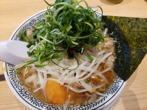 丸源熟成醤油ラーメンで野菜肉そば