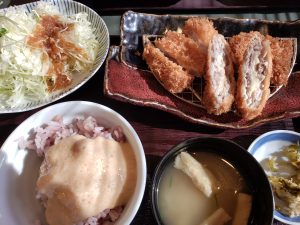 浜勝で昼特定食