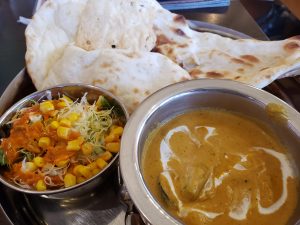 本格インド料理ルパで選べる日替わりカレー、野菜カレー玉ねぎベースだよ