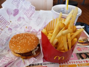 マックでポークバーガーセット