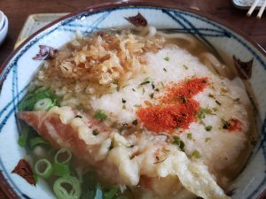 大福で山かけうどんチクワ天のせ