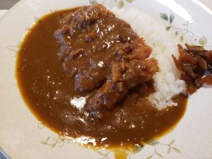 楡のカツカレーだよ😉