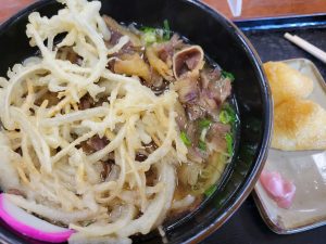 食事処くらやで肉ごぼううどん
