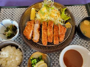 レイクで豚カツ定食