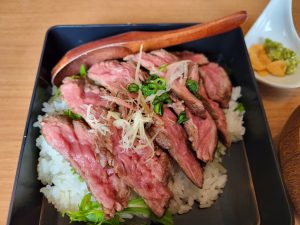 肉屋うたがわ、牛ステーキ重