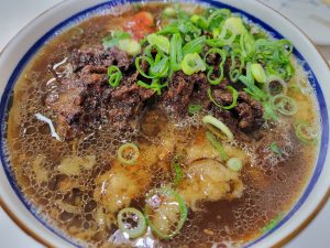 三勝うどんで、肉ごぼううどん