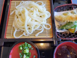 ニュー飯塚で天ざるうどんだよ😃