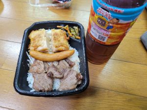 きょうは山笠の片付けがあったのでHotto Mottoのミックスステーキ弁当だよ😅