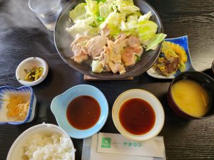 レストハウスやまなみで赤鶏の陶板焼き