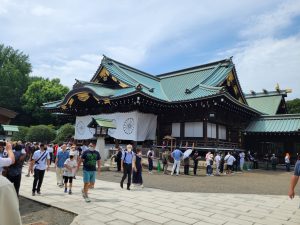 本日15日靖国神社にて。昇殿参拝致しました。