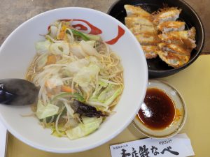 仕事で八幡まで来たので、本店鉄なべで餃子とチャンポンだよ😃