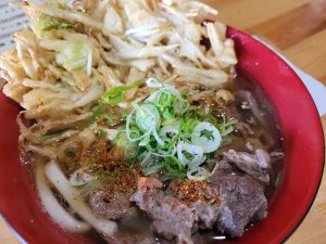 ヒデマロで肉マロうどんごぼう天付き