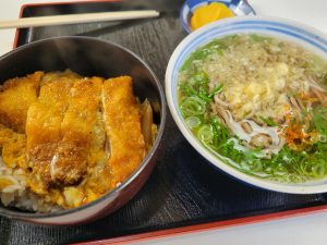 三勝でかつ丼セットだよ😃めちゃ旨い！