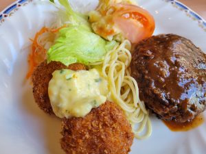 アップルでAランチ☀️🍴だよ😃