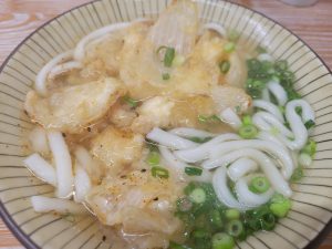 恵比寿で下足かき揚げ天うどん🍜