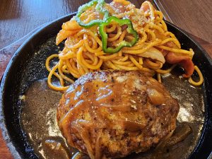 レストラン明治屋で明治屋ハンバーグとスパゲッティナポリタン