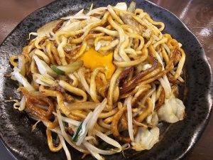 初めて来ました平塚焼きうどん、玉子のせを食べたよ。旨いな