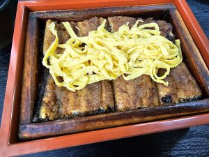 戸山うなぎで、うなぎの刺身(湯引き)てせいろ蒸しだよ☺️